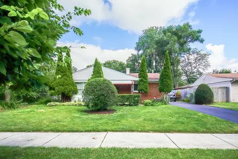 295 E Dennis Rd, Wheeling, IL 60090