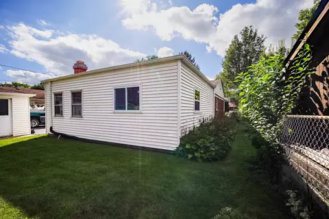 Exterior - 295 E Dennis Rd, Wheeling, IL 60090 photo 5 of 7