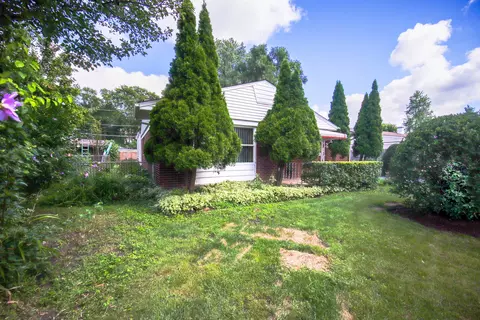 Exterior - 295 E Dennis Rd, Wheeling, IL 60090 photo 2 of 7