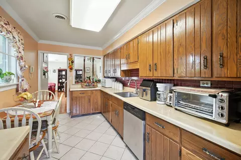 Kitchen - 295 E Dennis Rd, Wheeling, IL 60090 photo 1 of 2
