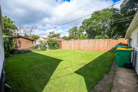 Exterior - 295 E Dennis Rd, Wheeling, IL 60090 photo 7 of 7