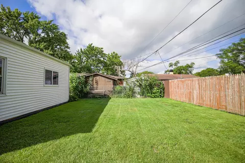 Exterior - 295 E Dennis Rd, Wheeling, IL 60090 photo 6 of 7