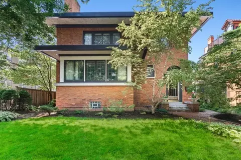 4538 N Malden St, Chicago, IL 60640