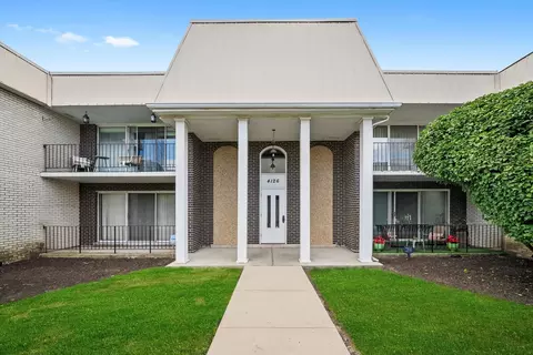 4126 W 99th St #C, Oak Lawn, IL 60453
