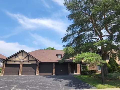 1487 Haverhill Dr #C, Wheaton, IL 60189