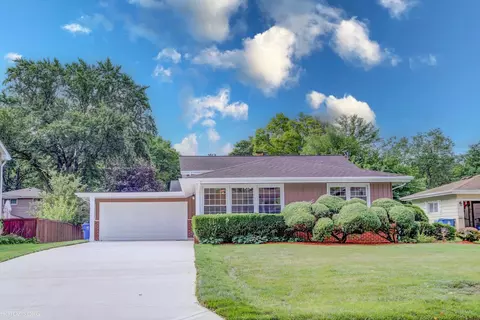 1501 E Barberry Ln, Mount Prospect, IL 60056
