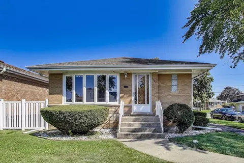 7502 W Strong St, Harwood Heights, IL 60706