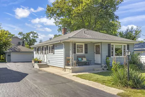 428 S Warwick Ave, Westmont, IL 60559