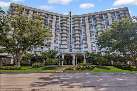 20 N Tower Rd #1N, Oak Brook, IL 60523