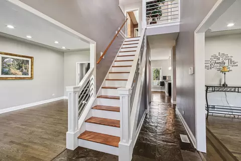Entry Way - 3224 Cumberland Trl, Olympia Fields, IL 60461 photo 3 of 4