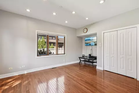 Living - 3224 Cumberland Trl, Olympia Fields, IL 60461 photo 3 of 3