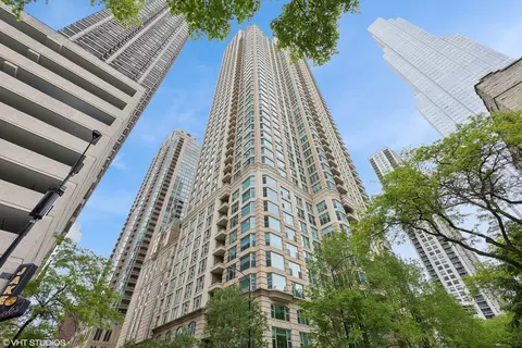 25 E Superior St #2405, Chicago, IL 60611