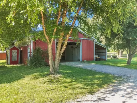 Exterior - 19303 Mcguire Rd, Harvard, IL 60033 photo 5 of 8