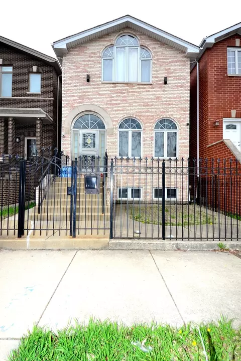 3830 S Emerald Ave, Chicago, IL 60609