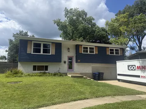 125 Fairview Dr, Saint Charles, IL 60174