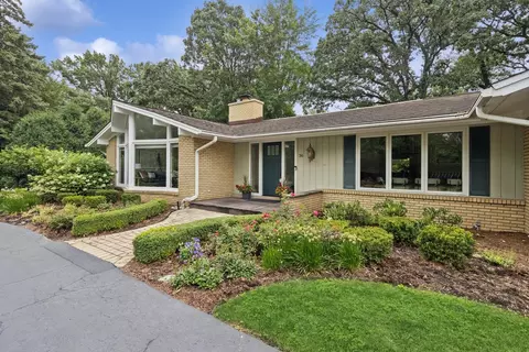 36 Mockingbird Ln, Oak Brook, IL 60523
