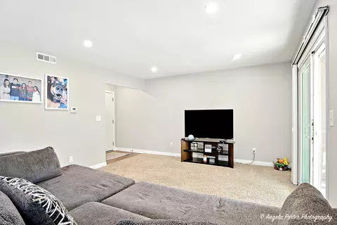 408 Waters Edge Dr #D, Mchenry, IL 60050 photo 6