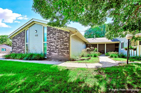 408 Waters Edge Dr #D, Mchenry, IL 60050