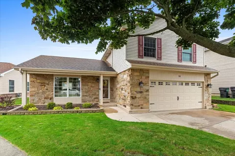 10 Warwick Ct, Streamwood, IL 60107