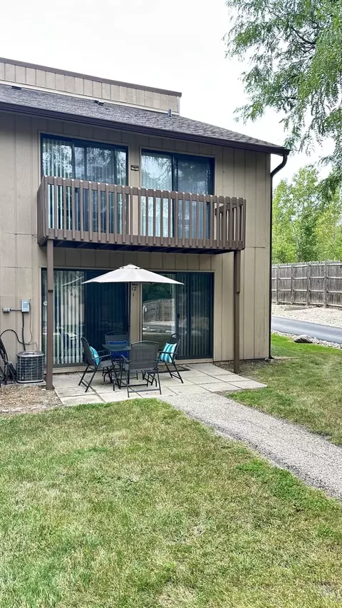 12 Saint Thomas Colony #1, Fox Lake, IL 60020