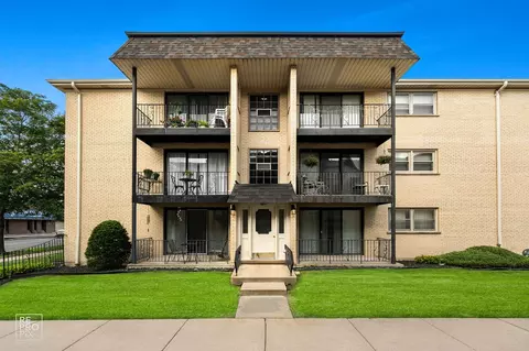 2049 N Harlem Ave #2W, Chicago, IL 60707