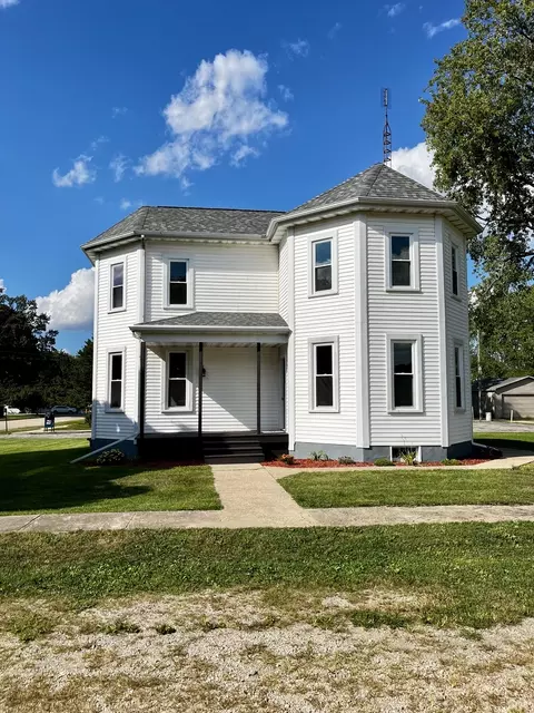 403 Uncas St, Tonica, IL 61370