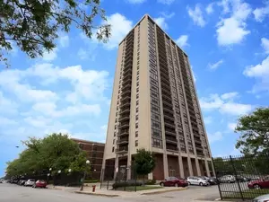 3001 S Michigan Ave #902, Chicago, IL 60616