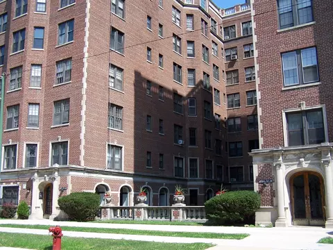 6931 S Crandon Ave #6B, Chicago, IL 60649