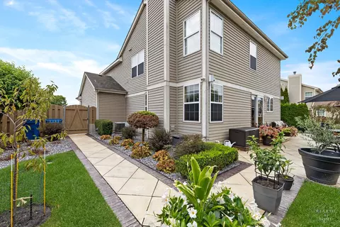 Exterior - 1336 Vernon Ln, Bartlett, IL 60103 photo 9 of 9