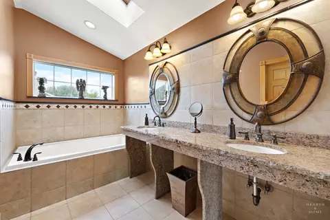 Bath - 1336 Vernon Ln, Bartlett, IL 60103 photo 2 of 4