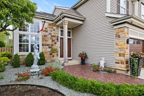 Exterior - 1336 Vernon Ln, Bartlett, IL 60103 photo 2 of 9