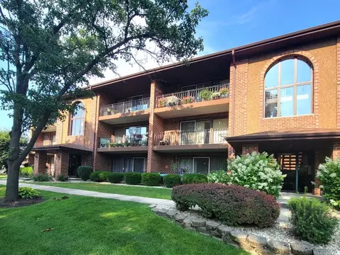 11009 Stony Creek Dr #1C, Palos Hills, IL 60465