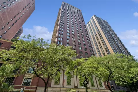1122 N Dearborn St #21H, Chicago, IL 60610