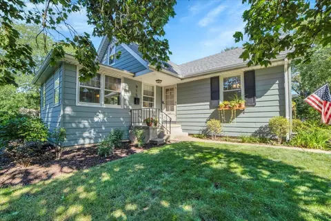 915 N Eagle St, Naperville, IL 60563