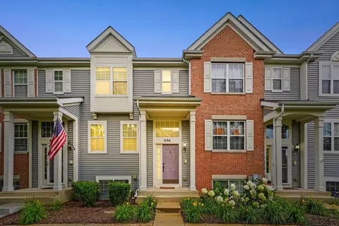 896 Clover Ln, Pingree Grove, IL 60140