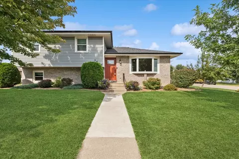 3819 Bergstrom St, Joliet, IL 60431
