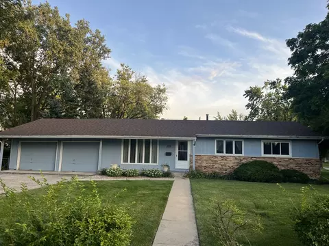 159 N Park St, Westmont, IL 60559