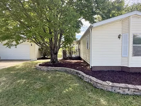 221 Apple Tree Dr, Urbana, IL 61802