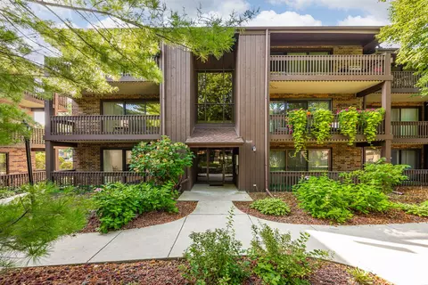 9609 S Austin Ave #1E, Oak Lawn, IL 60453