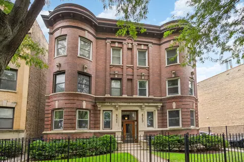 823 W Belle Plaine Ave #1, Chicago, IL 60613