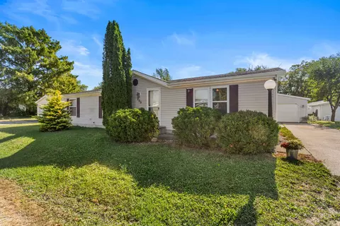 205 Apple Tree Dr, Urbana, IL 61802