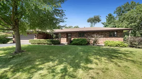 6012 Abington Dr, Rockford, IL 61109
