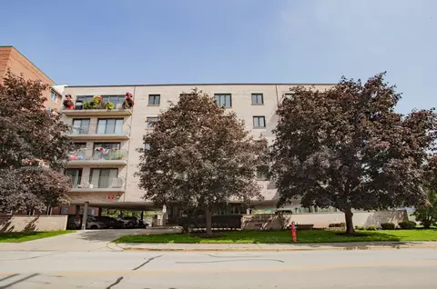 1660 E Thacker St #3B, Des Plaines, IL 60016