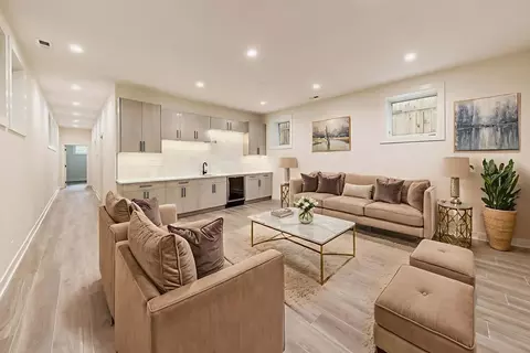 3840 W Cornelia Ave, Chicago, IL 60618 photo 4