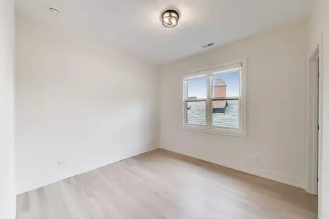 3840 W Cornelia Ave, Chicago, IL 60618 photo 25