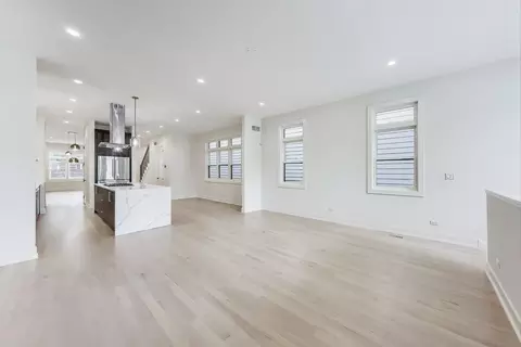3840 W Cornelia Ave, Chicago, IL 60618 photo 10