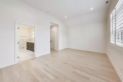 3840 W Cornelia Ave, Chicago, IL 60618 photo 21