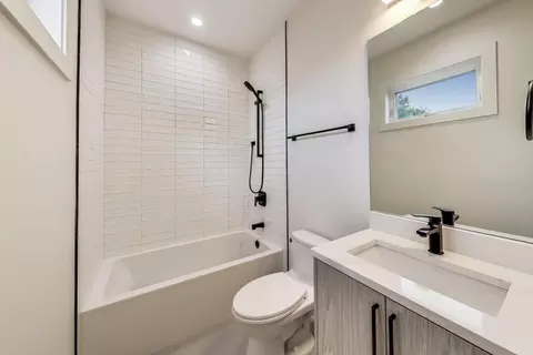 3840 W Cornelia Ave, Chicago, IL 60618 photo 27