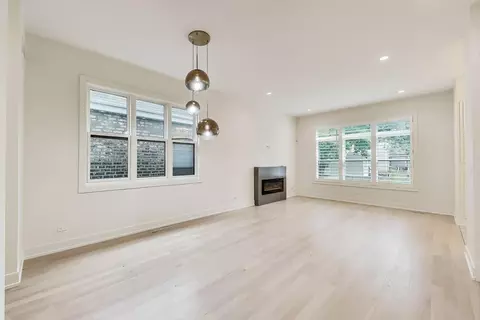 3840 W Cornelia Ave, Chicago, IL 60618 photo 11
