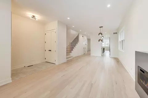 3840 W Cornelia Ave, Chicago, IL 60618 photo 12
